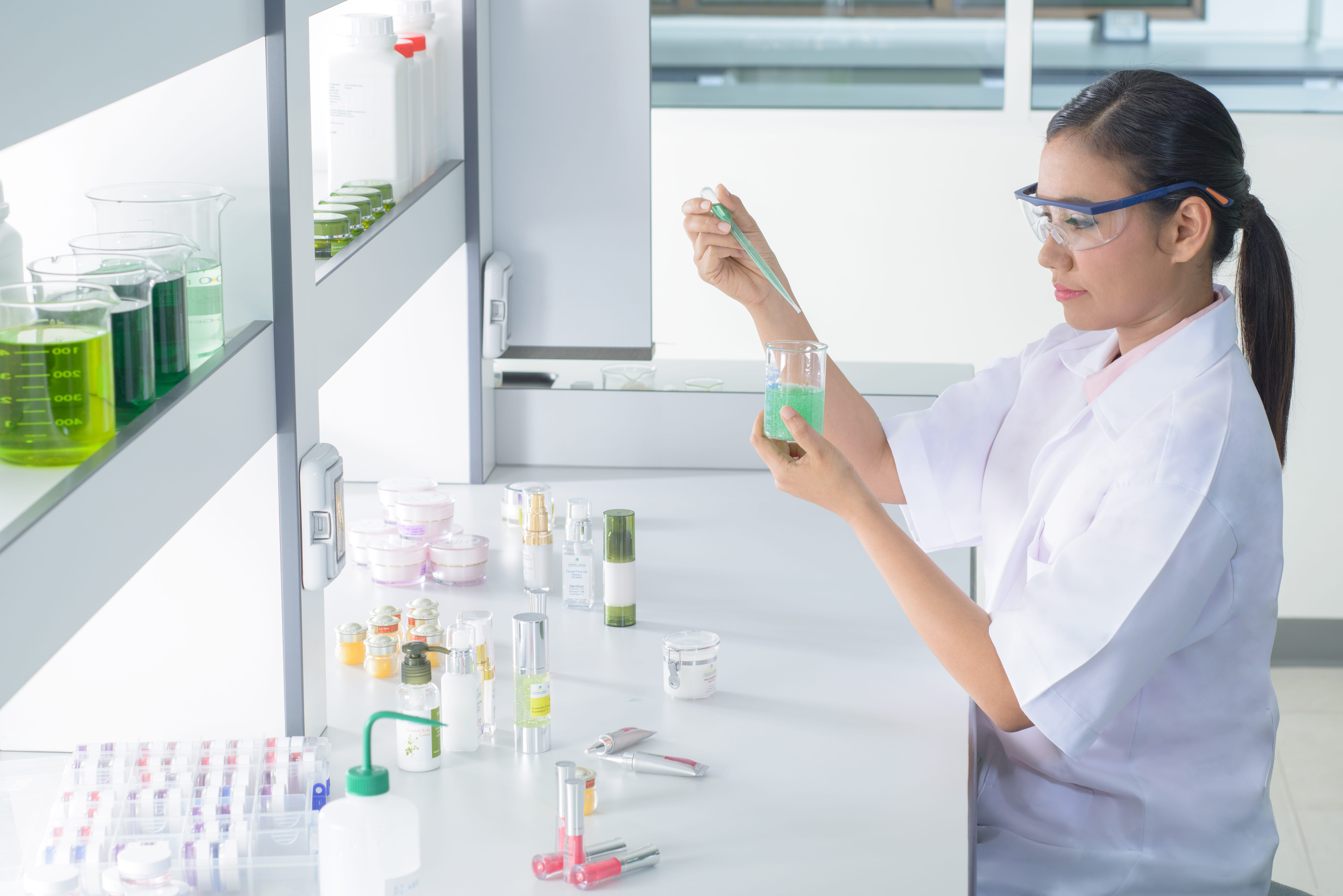 Woman working in a lab.